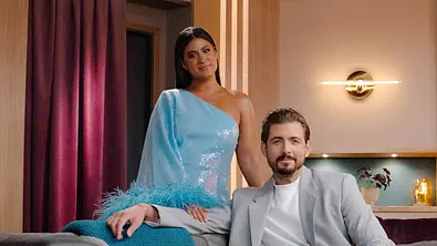 Steffi Brungs und Chris Wackert am Set von „Love is Blind: Germany“. - Foto: Netflix
