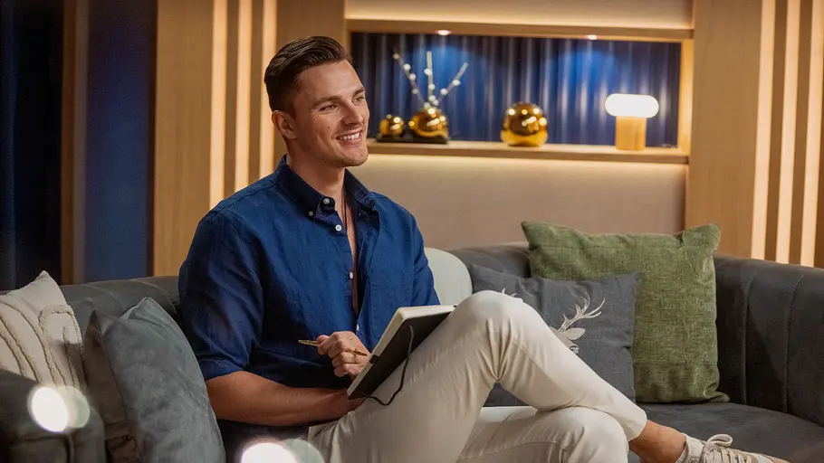 Ein Kandidat von Love is Blind: Germany - Staffel 2