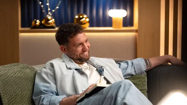 Konstantin Streifling in den Pods bei Love is Blind - Foto: © Netflix Konstantin Streifling in den Pods bei Love is Blind - Foto: © Netflix