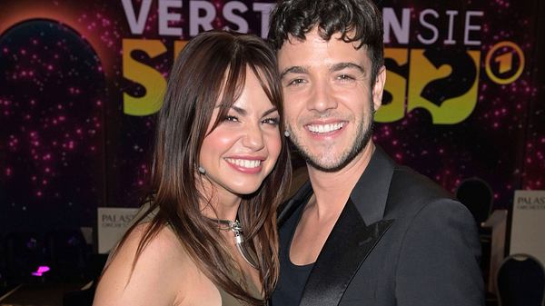 Christina und Luca Hänni posieren bei Verstehen sie Spass für die Kamera - Foto: IMAGO / Future Image