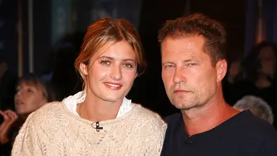 Luna Schweiger und Til Schweiger bei einer Fernsehshow. - Foto: Imago/APress Luna Schweiger und Til Schweiger bei einer Fernsehshow. - Foto: Imago/APress