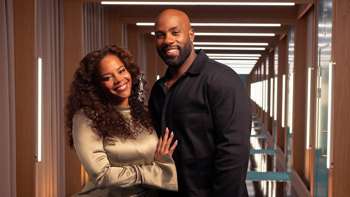 Luthna Plocus und Teddy Riner posieren für die Kamera.