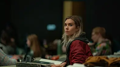 Vanessa Kirby als Lynette in „Night Always Comes“. - Foto: Allyson Riggs / Netflix