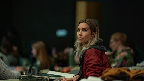 Vanessa Kirby als Lynette in „Night Always Comes“. - Foto: Allyson Riggs / Netflix