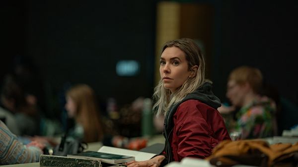 Vanessa Kirby als Lynette in „Night Always Comes“. - Foto: Allyson Riggs / Netflix