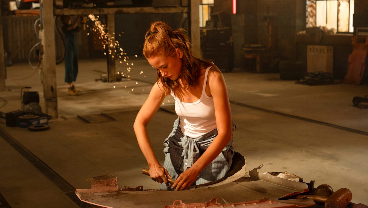 Film „Maintenance Required“ Madelaine Petsch als Charlie im Film „Maintenance Required“.