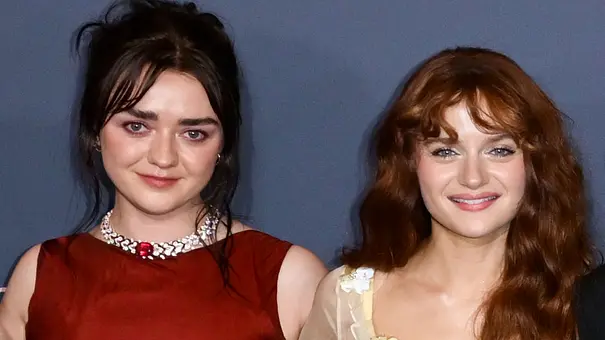 Maisie Williams und Joey King bei der Europa-Premiere von „Practical Magic 2 – Zauberhafte Schwestern“. - Foto: Warner Bros./ Getty Images for Netflix Maisie Williams und Joey King bei der Europa-Premiere von „Practical Magic 2 – Zauberhafte Schwestern“. - Foto: Warner Bros./ Getty Images for Netflix