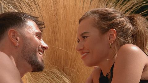 make-love-fake-love-karina - Foto: RTL