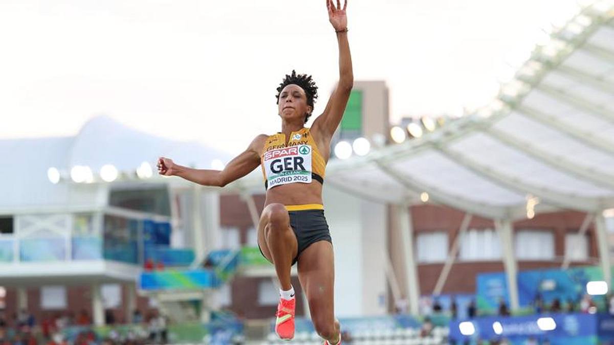 Malaika Mihambo beim Absprung im Weitsprung, aufgenommen bei einem Wettkampf der Finals 2025 in Dresden