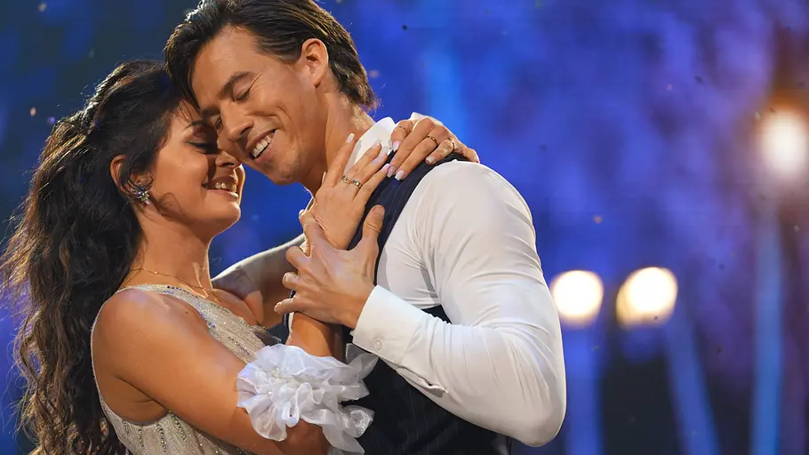 Malika Dzumaev und Joel Mattli sind DIE Favoriten auf den Sieg. Malika Dzumaev und Joel Mattli eng umschlungen auf dem Parkett.