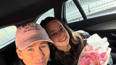 Joel Mattli und Malika Dzumaev im Auto - Foto: Instagram/Malika-Dzumaev