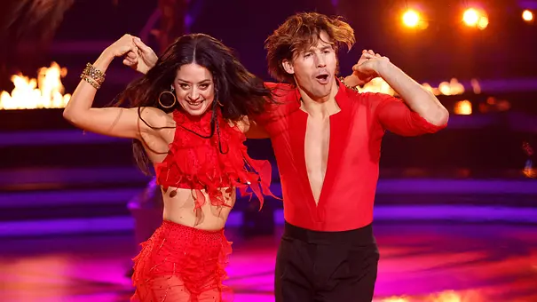 Malika Dzumaev und Joel Mattli freuen sich über ihren Einzug ins Lets Dance-Finale 2026. - Foto: IMAGO / Panama Pictures