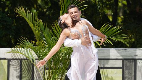 Malika Dzumaev und Zsolt Sandor Cseke am 16.07.2023 im ZDF Fernsehgarten in in Mainz - Foto:  IMAGO / BOBO