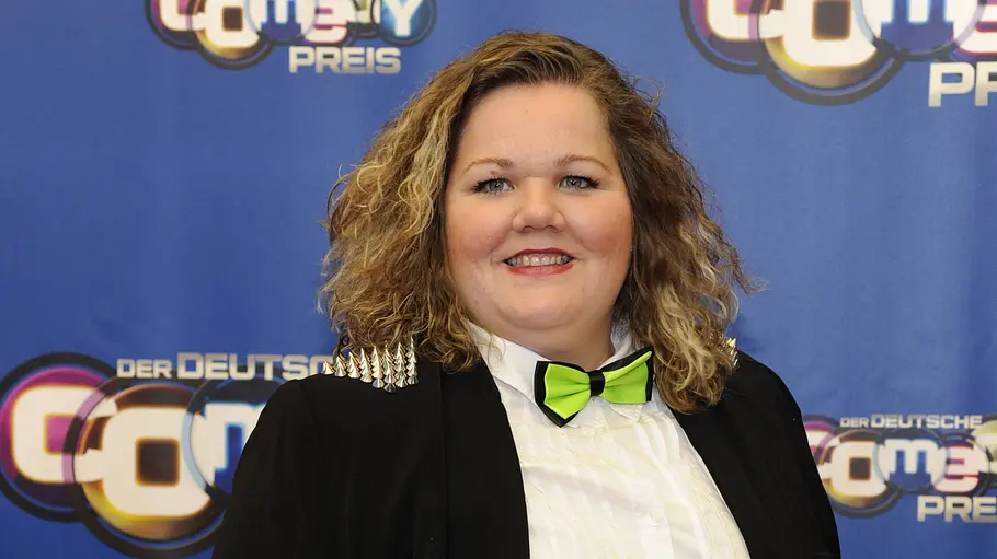 Manuela Wisbeck packt über „Notruf Hafenkante”-Rauswurf aus Manuela Wisbeck bei der Verleihung des Deutschen Comedypreis 2014.