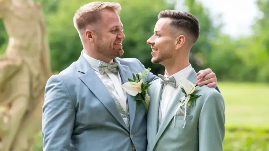 Marco, „Hochzeit auf den ersten Blick“-Vorwürfe Marco und Marc strahlen sich bei „Hochzeit auf den ersten Blick“ an.