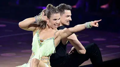 Mariia Maksina, hier bei Lets Dance mit Zsolt Sandor Cseke, hat endlich offizielle Hochzeitsfotos geteilt - ohne Ehemann. - Foto: IMAGO / Future Image Mariia Maksina, hier bei Lets Dance mit Zsolt Sandor Cseke, hat endlich offizielle Hochzeitsfotos geteilt - ohne Ehemann. - Foto: IMAGO / Future Image