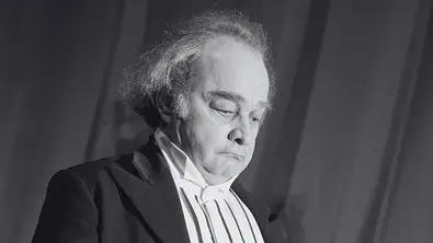 Martin Seifer schaut betrübt auf den Boden - Foto: IMAGO / Berlinfoto