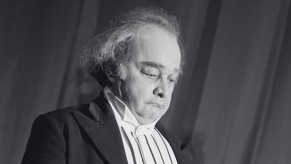Martin Seifer schaut betrübt auf den Boden - Foto: IMAGO / Berlinfoto