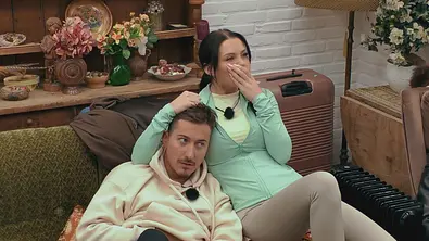 Marvin Kleinen und Jennifer Degenhart im Sommerhaus - Foto: RTL