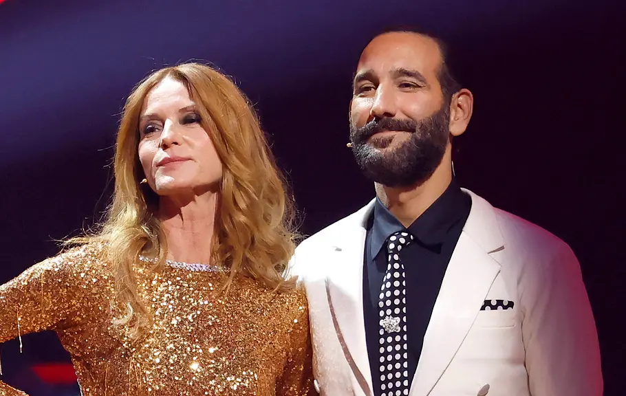 Massimo Sinató mit Esther Schweins. Massimo Sinato mit Esther Schweins in der 19. und wie Fans fürchten letzten Let's Dance-Staffel.