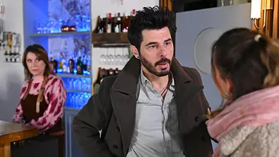 Matteo ist enttäuscht von Nathalie. - Foto: RTL / Julia Feldhagen