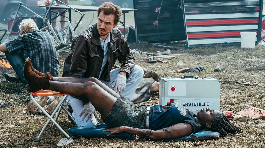 Matthias Kruse mit einer Patientin.