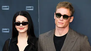 Matthias Schweighöfer und Freundin Ruby O. Fee zu Gast auf dem Roten Teppich bei der Kino Film Premiere Das Leben der Wünsche auf dem Filmfest Hamburg - Foto:  IMAGO / BREUEL-BILD