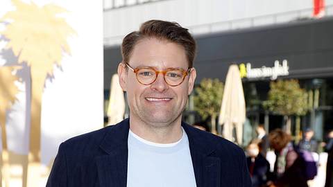 Max Giermann lächelt in die Kamera - Foto: IMAGO / APress