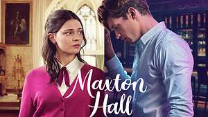 Man sieht Harriet Herbig-Matten als Ruby und Damian Hardung als James aus der Amazon Prime Video Serie „Maxton Hall“. Harriet trägt ein einen pinken Cardigan mit einer roten Schleife um den Kragen auf, während Damian ein hellblaues Hemd anhat.  - Foto: Prime Video