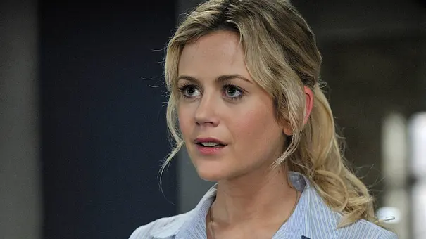 Schauspielerin Rachael Carpani in der Serie „Boys Are Back“. Die „McLeods Töchter“-Darstellerin ist im Alter von 45 Jahren unerwartet gestorben. - Foto: IMAGO / Everett Collection
