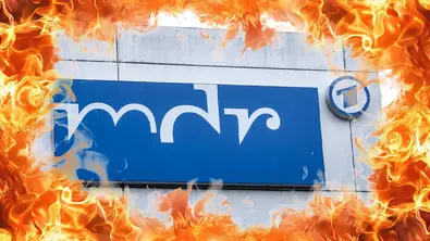 Man sieht das MDR-Logo, welches von Flammen umgeben ist. - Foto: IMAGO / Bild13 / David Kreuzberg Man sieht das MDR-Logo, welches von Flammen umgeben ist. - Foto: IMAGO / Bild13 / David Kreuzberg
