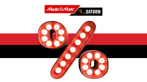 Ein Prozent-Symbol ist vor einem rot-schwarzen Rechteck zu sehen, darüber ist das Logo von MediaMarkt und Saturn. - Foto: TVMovie/Canva