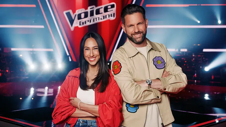 Melissa Khalaj und Matthias Killing The Voice 2026 Die neuen Moderatoren Melissa Khalaj und Matthias Killing auf der The Voice-Bühne 2026