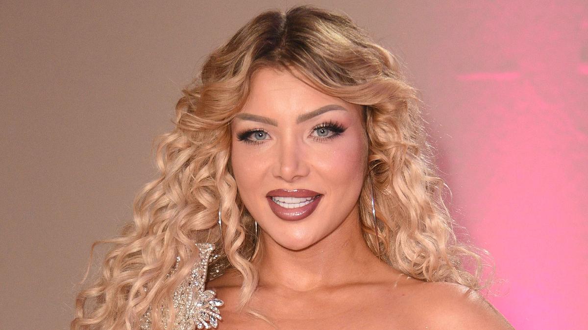 Melody Haase pausiert TV-Karriere! Melody Haase lächelt in die Kamera – jetzt kündigt sie Fans auf Instagram an, dass sie sich auf ihre Gesundheit konzentrieren muss.