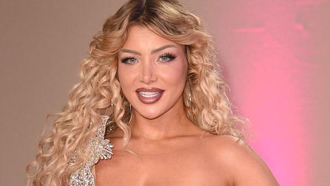Melody Haase lächelt in die Kamera – jetzt kündigt sie Fans auf Instagram an, dass sie sich auf ihre Gesundheit konzentrieren muss.  - Foto: IMAGO / Future Image 