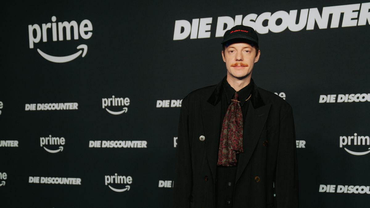 „Jonas spricht, wie von selbst aus mir. Merlin Sandmeyer im Interview zur 4. Staffel von Die Discounter