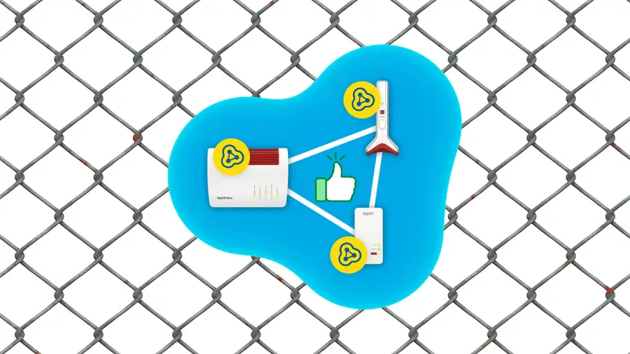 Mesh-Probleme beheben Router und Repeater im Mesh-Netzwerk vor einem Maschendrahtzaun