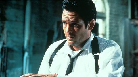 Michael Madsen in „Reservoir Dogs“ in einem weißen Hemd mit einer schwarzen Krawatte. - Foto: IMAGO / EntertainmentPictures