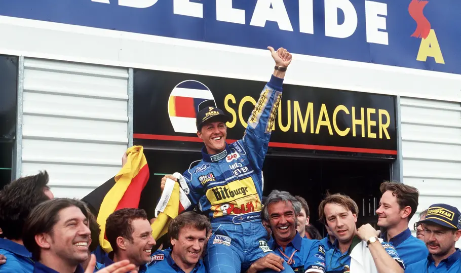 Michael Schumacher jubel im Jahr 1994 über seinen ersten Titel