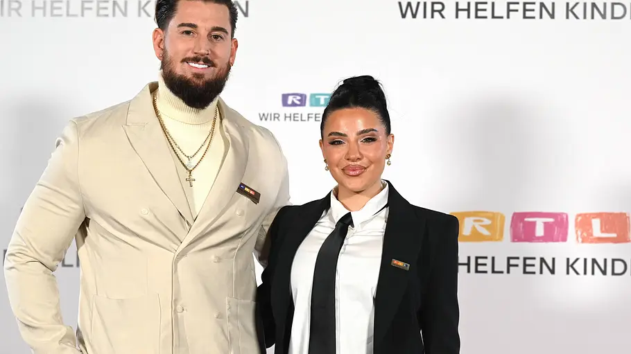 Ziehen Mike Heiter und Leyla Heiter ins Sommerhaus? Mike Heiter und Leyla Heiter Arm in Arm bei einem Event.