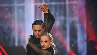 Milano und Marta Arndt Foto zeigen bei einem Tango in Liveshow 3 von Lets Dance, was in ihnen steckt. - Foto: RTL / Willi Weber