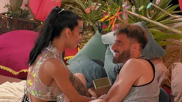 Patrick schaur Elena tief in die Augen. - Foto: RTL