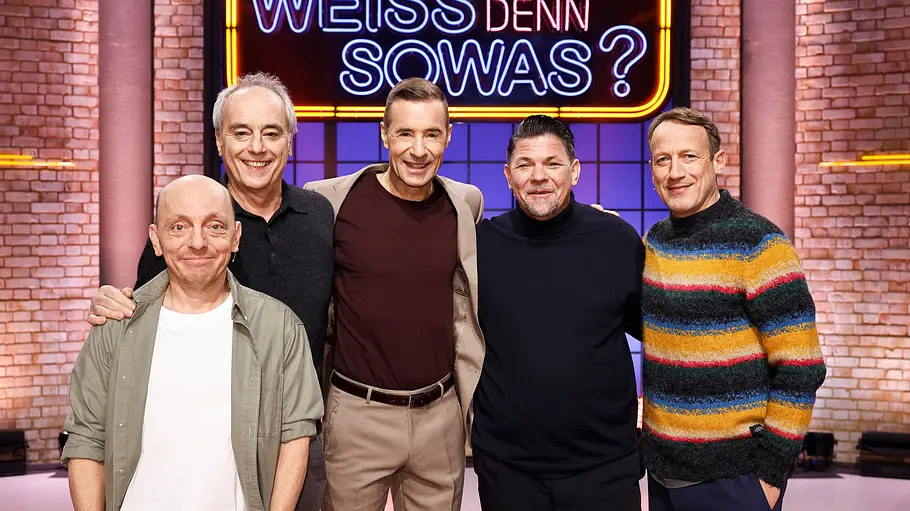Moderator Kai Pflaume (M.) und seine Rateteam-Kapitäne Bernhard Hoëcker (l.) und Wotan Wilke Möhring (r.) begrüßen in dieser Sendung den Koch, Fernsehkoch und Kochbuchautor Christian Rach (2.v.l.) und den Koch, Fernsehmoderator, Kochbuchautor und Fernsehkoch Tim Mälzer (2.v.r.). Moderator Kai Pflaume (M.) und seine Rateteam-Kapitäne Bernhard Hoëcker (l.) und Wotan Wilke Möhring (r.) begrüßen in dieser Sendung den Koch, Fernsehkoch und Kochbuchautor Christian Rach (2.v.l.) und den Koch, Fernsehmoderator, Kochbuchautor und Fernsehkoch Tim Mälzer (2.v.r.).
