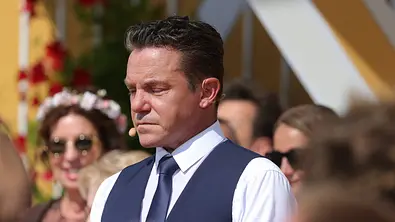 Moderator Stefan Mross war den Tränen bei der vorerst letzten „Immer wieder sonntags“-Show nahe. - Foto: IMAGO / Bildagentur Monn Moderator Stefan Mross war den Tränen bei der vorerst letzten „Immer wieder sonntags“-Show nahe. - Foto: IMAGO / Bildagentur Monn