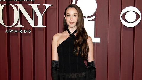 Ella Beatty auf dem roten Teppich bei den Tony Awards 2025 - Foto:  IMAGO / Future Image