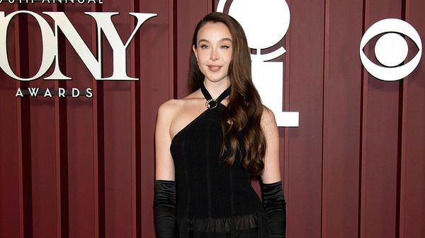 Ella Beatty auf dem roten Teppich bei den Tony Awards 2025 - Foto:  IMAGO / Future Image