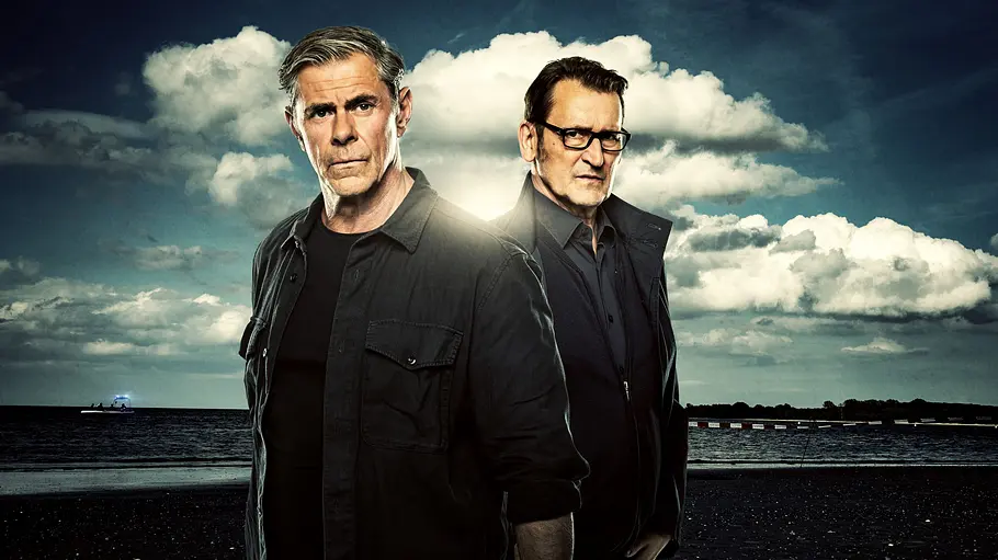 Sven Martinek und Ingo Naujoks im Cover des neuen Films “Morden im Norden – Weil du böse bist“