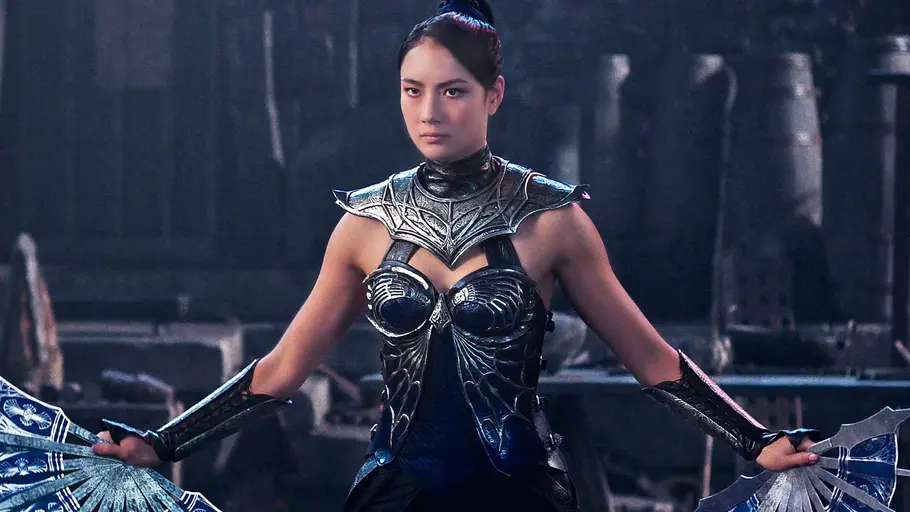 Kitana bereitet sich mit ihren Fächern in der Hand auf einen Kampf vor.