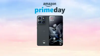 Motorola Edge 70 vor einem farbenfrohen Hintergrundbild und unter einem Amazon Prime Day Logo - Foto: TV Movie / Canva