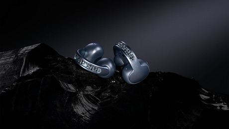 Die Earbuds von Motorola, besetzt mit Kristallen von Swarovski - Foto: Motorola/PR